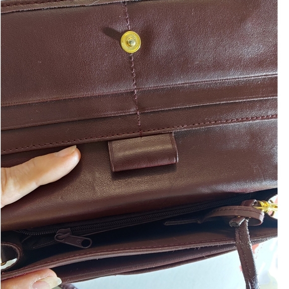 BUXTON BURGUNDY CONVERTIBLE WALLET/CROSSBDY - Picture 9 of 9